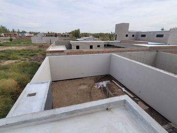 VENDE DÚPLEX A ESTRENAR EN CIPOLLETTI, 3 DORMITORIOS