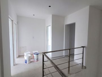 VENDE DÚPLEX A ESTRENAR EN CIPOLLETTI, 3 DORMITORIOS