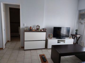 VENTA DEPARTAMENTO 2 AMBIENTES  LUMINOSO CON COCHERA Y BALCON, APTO CREDITO