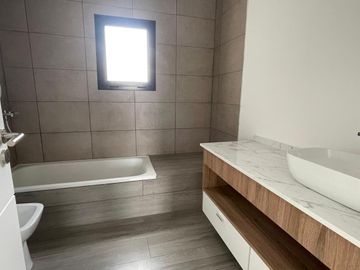 Casa a estrenar en  Barrio Privado San Pablo