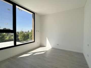 Excelente casa a estrenar en lote central en Barrio Santo Tomás
