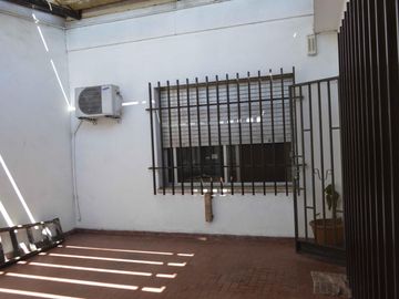 Casa en Ludueña - Apto crédito - Cochera - Una sola planta