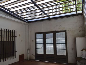Casa en Ludueña - Apto crédito - Cochera - Una sola planta