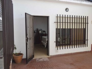 Casa en Ludueña - Apto crédito - Cochera - Una sola planta