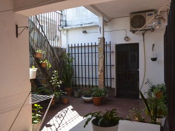 Casa en Ludueña - Apto crédito - Cochera - Una sola planta