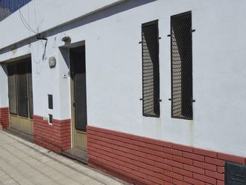 Casa en Ludueña - Apto crédito - Cochera - Una sola planta