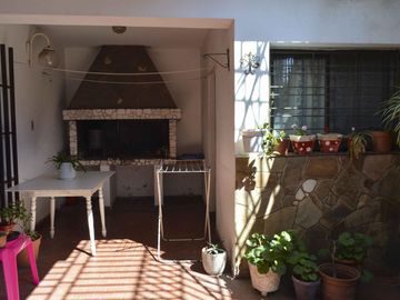 Casa en Ludueña - Apto crédito - Cochera - Una sola planta