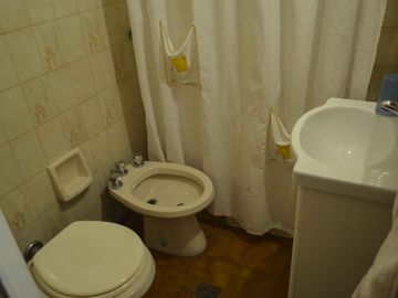 Casa en Ludueña - Apto crédito - Cochera - Una sola planta
