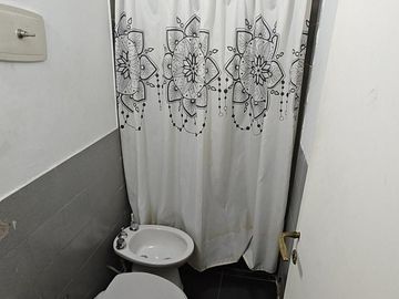 Depto en VENTA - Dos amb. PB y Primer piso - Patio y Balcón terraza