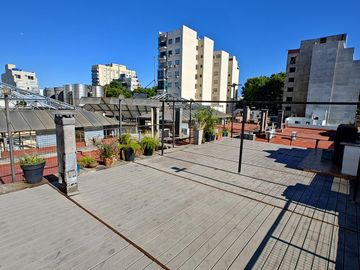 Depto en VENTA - Dos amb. PB y Primer piso - Patio y Balcón terraza