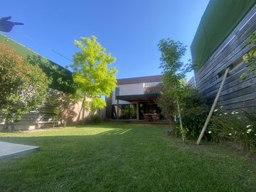 Casa en Manuel B Gonnet zona Villa Castells, 2 Dor.