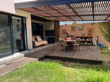 Casa en Manuel B Gonnet zona Villa Castells, 2 Dor.