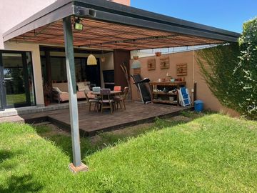 Casa en Manuel B Gonnet zona Villa Castells, 2 Dor.