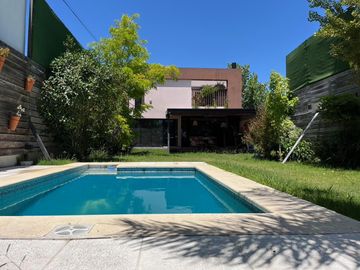 Casa en Manuel B Gonnet zona Villa Castells, 2 Dor.