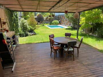 Casa en Manuel B Gonnet zona Villa Castells, 2 Dor.