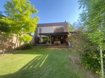 Casa en Manuel B Gonnet zona Villa Castells, 2 Dor.