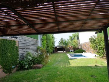 Casa en Manuel B Gonnet zona Villa Castells, 2 Dor.