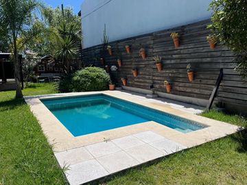 Casa en Manuel B Gonnet zona Villa Castells, 2 Dor.