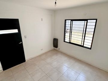 Oportunidad. Departamento en Venta de 2 plantas. Sin expensas. Centro Zárate