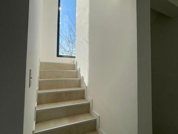 VENTA  CASA 6 ambientes a la Laguna en Barrio San Sebastian AREA 10 - APTO CREDITO