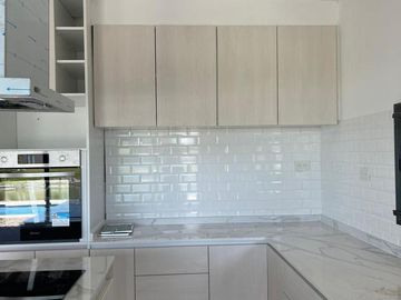 VENTA  CASA 6 ambientes a la Laguna en Barrio San Sebastian AREA 10 - APTO CREDITO