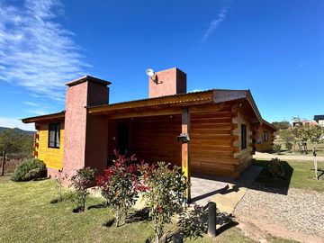 COMPLEJO DE CABAÑAS EN SANTA MONICA - CALAMUCHITA