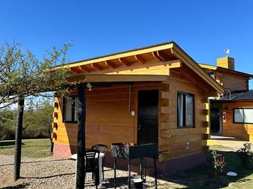COMPLEJO DE CABAÑAS EN SANTA MONICA - CALAMUCHITA