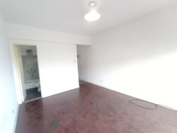 Venta Departamento 1 Amb. en Ramos Mejia Buen Estado y Excelente Ubicación
