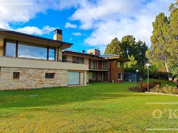 Casa en  venta 7 ambientes en Arelauquen  Lote R8