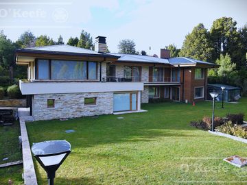 Casa en  venta 7 ambientes en Arelauquen  Lote R8