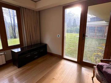 Casa en  venta 7 ambientes en Arelauquen  Lote R8