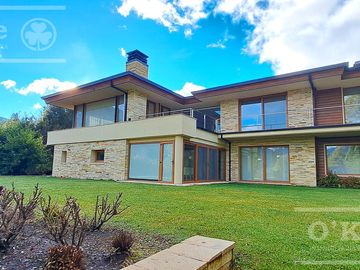 Casa en  venta 7 ambientes en Arelauquen  Lote R8