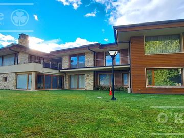 Casa en  venta 7 ambientes en Arelauquen  Lote R8