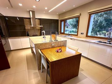 Casa en  venta 7 ambientes en Arelauquen  Lote R8