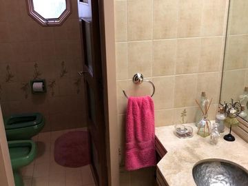 Casa de 2 plantas, en Venta en Zona Plaza Moreno