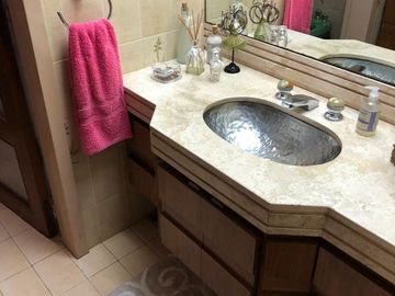 Casa de 2 plantas, en Venta en Zona Plaza Moreno