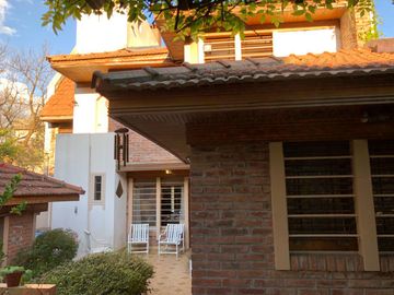 Casa de 2 plantas, en Venta en Zona Plaza Moreno