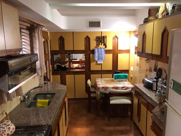 Casa de 2 plantas, en Venta en Zona Plaza Moreno