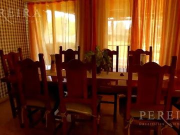 VENTA - Única en su estilo Casa - 4 dormitorios - De Vicenzo Grande