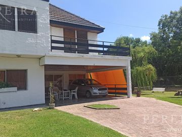 VENTA - Única en su estilo Casa - 4 dormitorios - De Vicenzo Grande