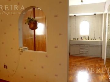 VENTA - Única en su estilo Casa - 4 dormitorios - De Vicenzo Grande