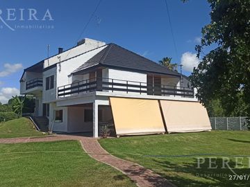 VENTA - Única en su estilo Casa - 4 dormitorios - De Vicenzo Grande