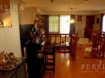 VENTA - Única en su estilo Casa - 4 dormitorios - De Vicenzo Grande