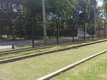 VENTA - Única en su estilo Casa - 4 dormitorios - De Vicenzo Grande
