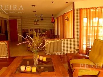 VENTA - Única en su estilo Casa - 4 dormitorios - De Vicenzo Grande