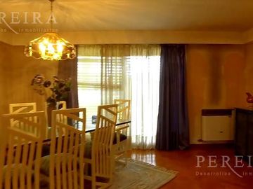 VENTA - Única en su estilo Casa - 4 dormitorios - De Vicenzo Grande