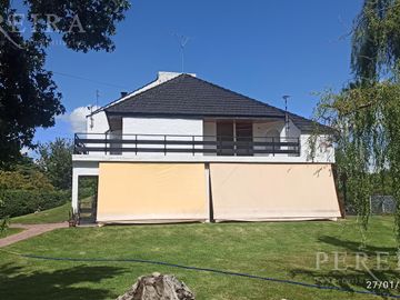 VENTA - Única en su estilo Casa - 4 dormitorios - De Vicenzo Grande