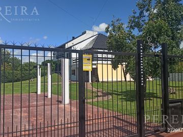 VENTA - Única en su estilo Casa - 4 dormitorios - De Vicenzo Grande