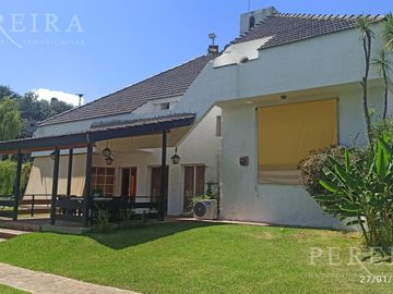 VENTA - Única en su estilo Casa - 4 dormitorios - De Vicenzo Grande