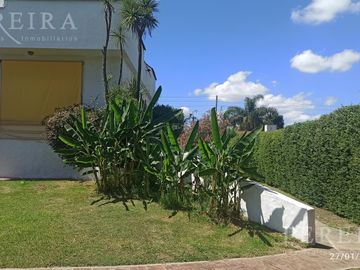 VENTA - Única en su estilo Casa - 4 dormitorios - De Vicenzo Grande